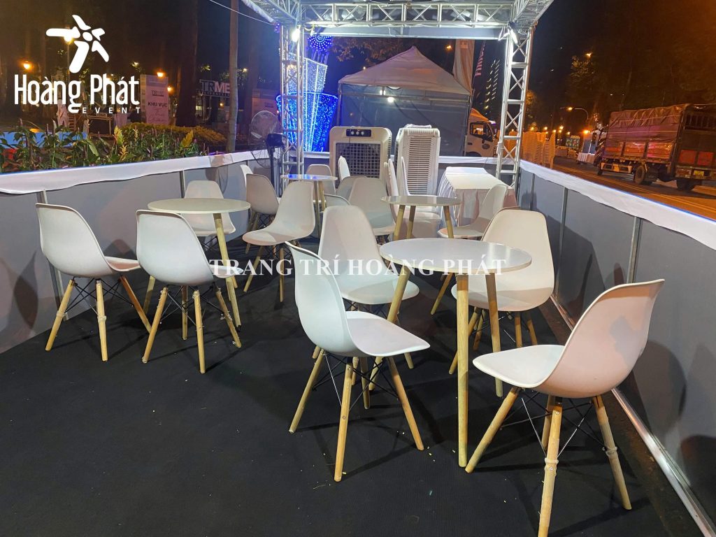 cho thuê bàn ghế chân gỗ eames