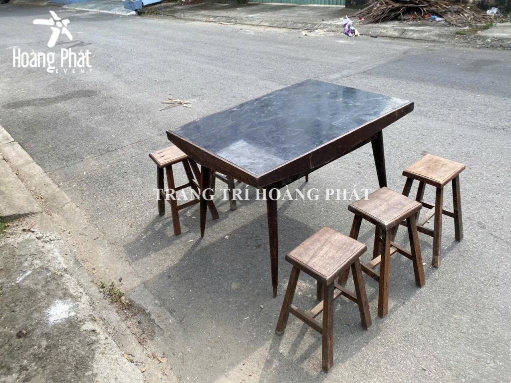 cho thuê bàn ghế chữ nhật cổ xưa