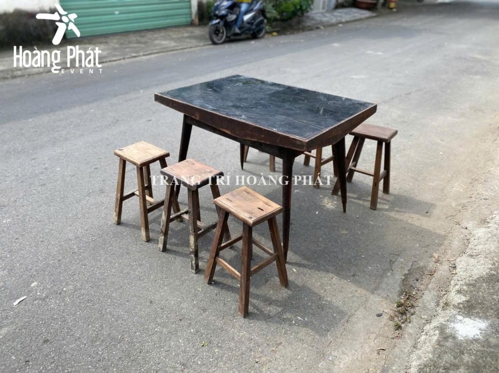 cho thuê bàn ghế chữ nhật cổ xưa