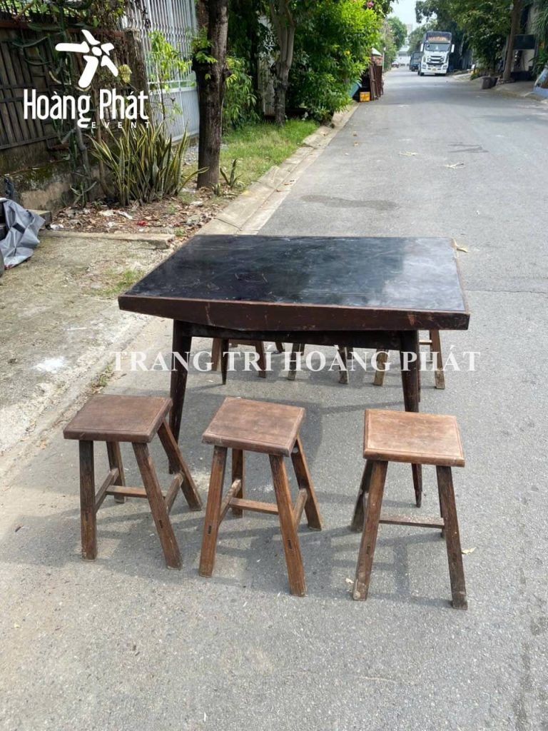 cho thuê bàn ghế chữ nhật cổ xưa