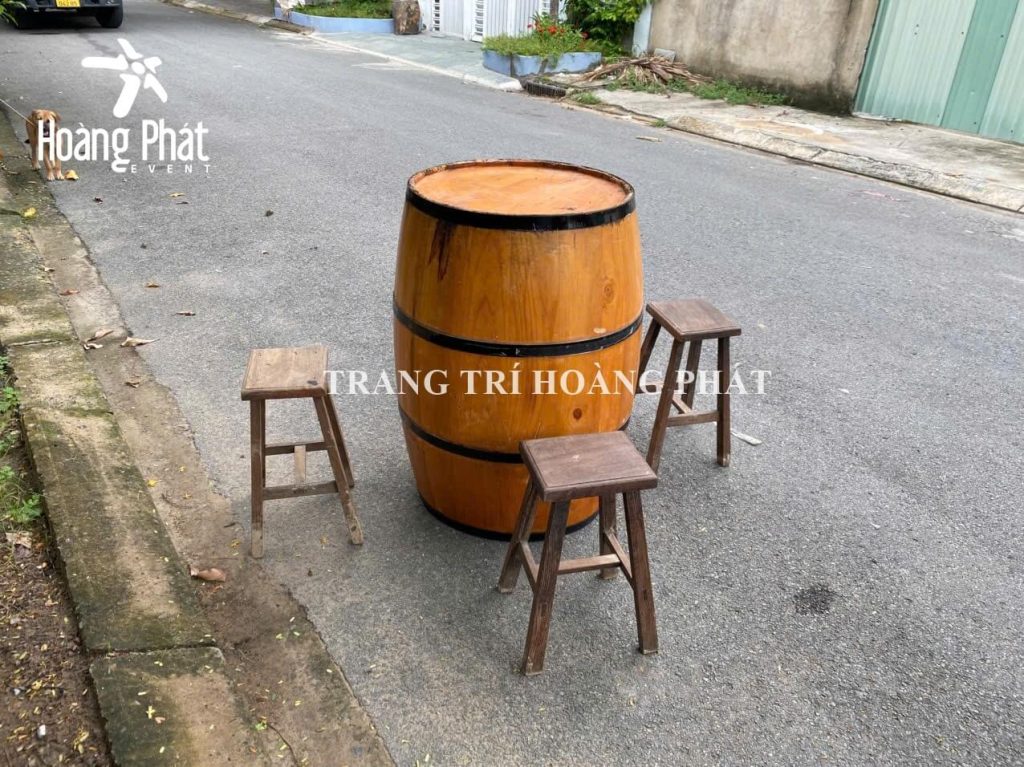 cho thuê bàn ghế thùng gỗ