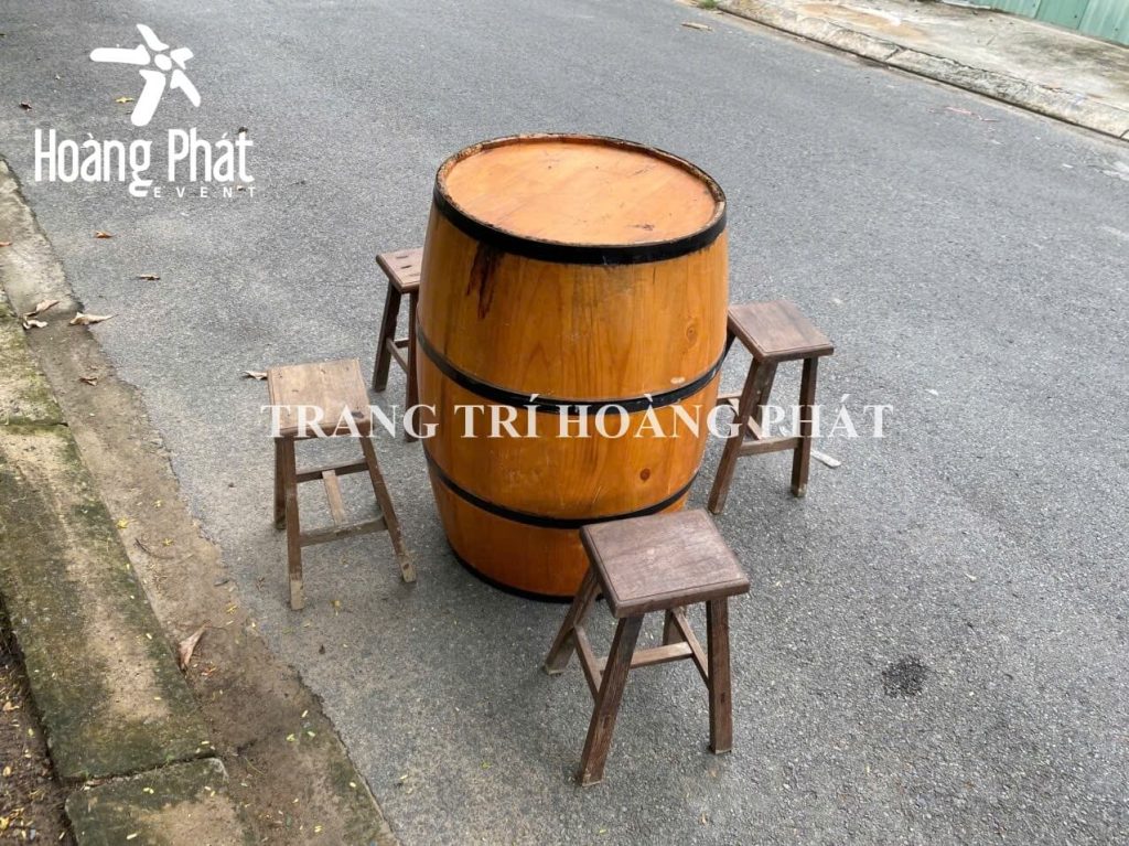 cho thuê bàn ghế thùng gỗ