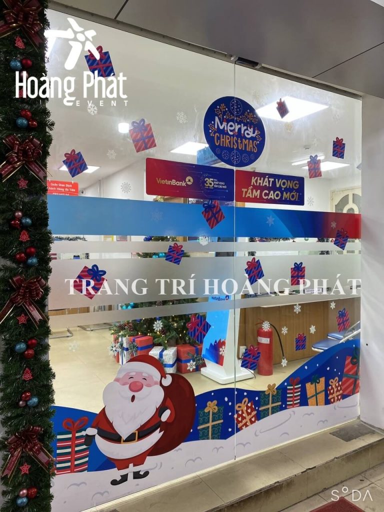 dán decal trang trí Noel chuyên nghiệp trên cửa kính tại TPHCM
