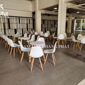 cho thuê bàn ghế chân gỗ eames