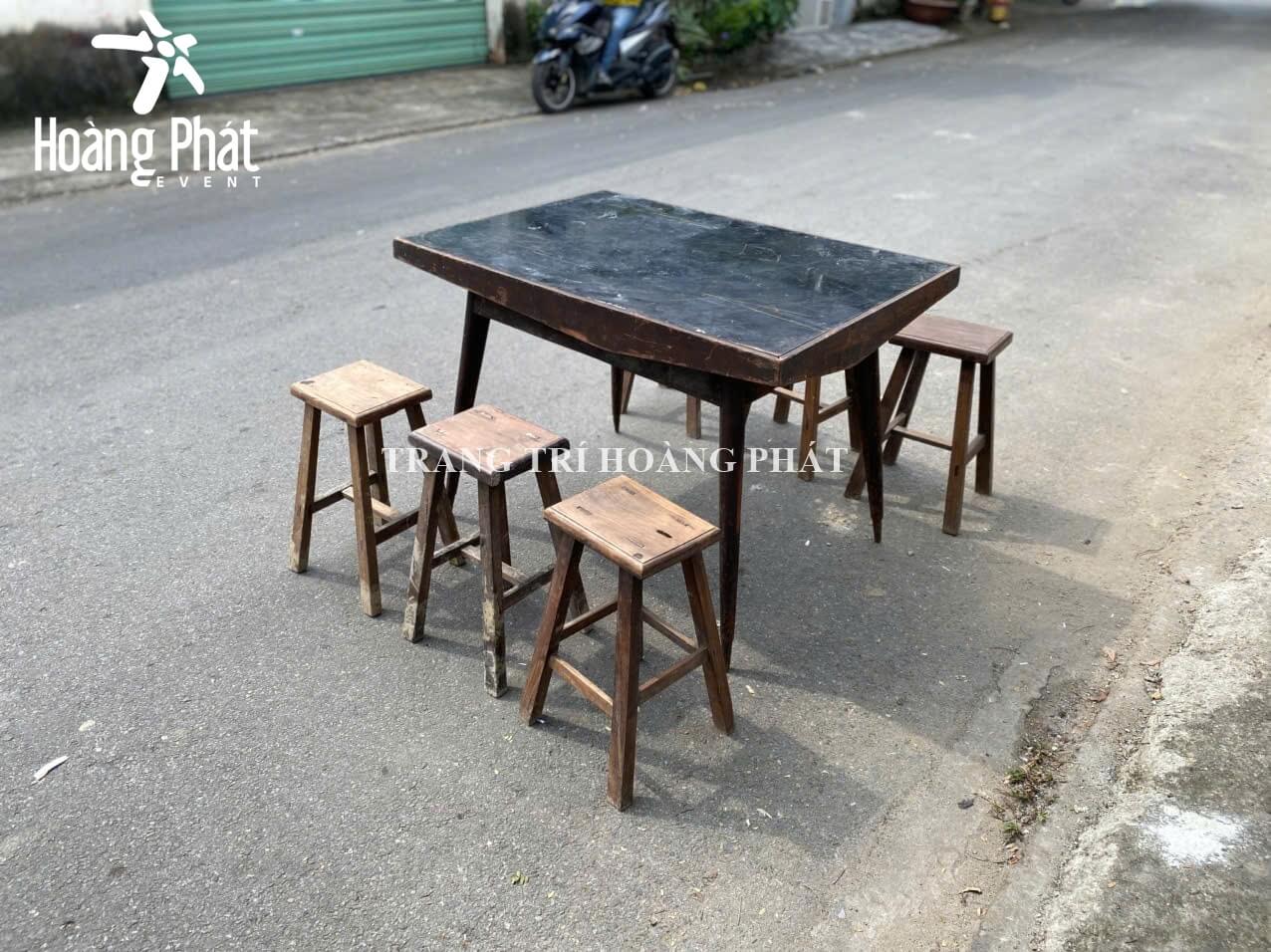 cho thuê bàn ghế chữ nhật cổ xưa